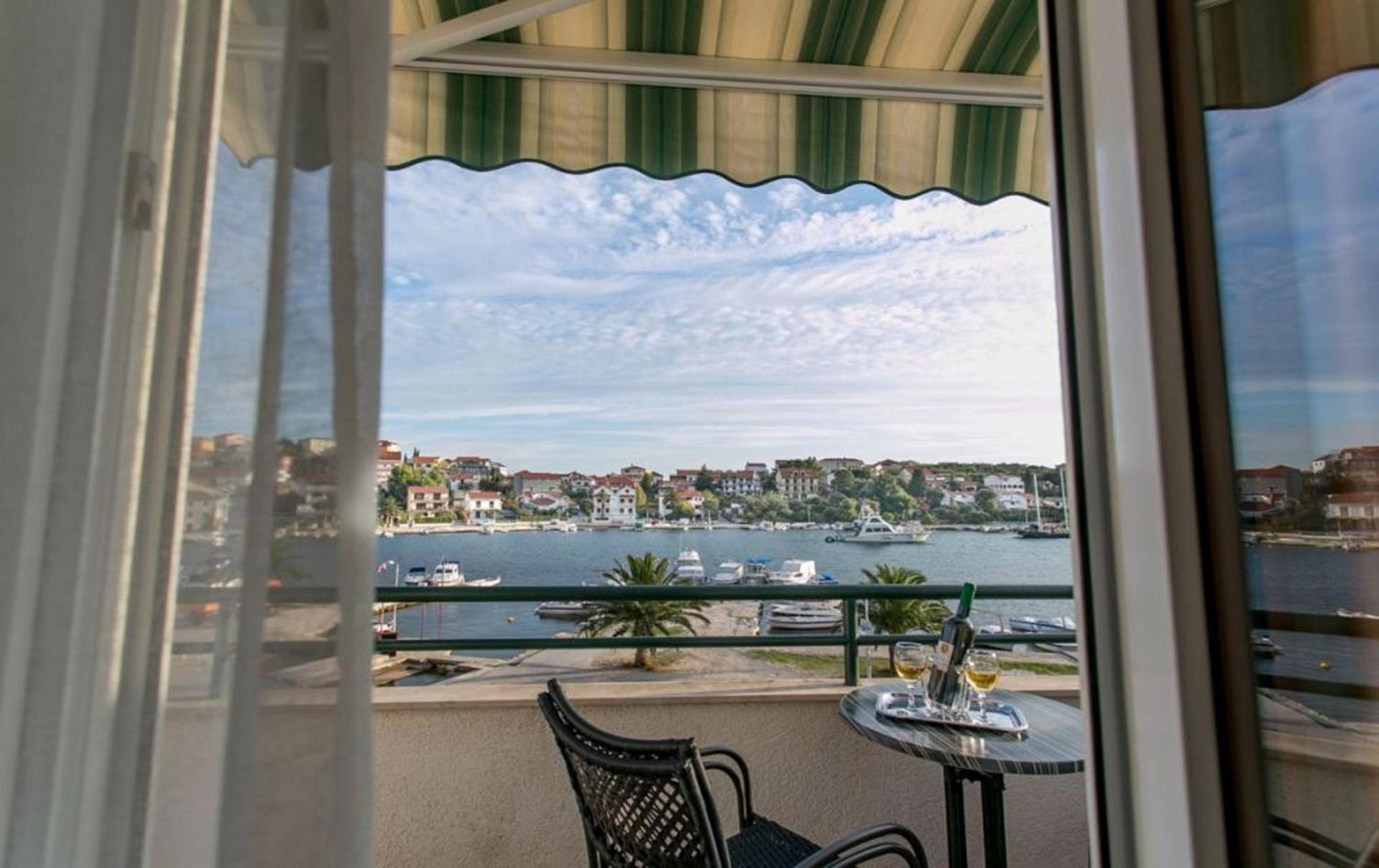 Apartments Mare - 30 M From Pebble Beach Seget Vranjica Exterior foto